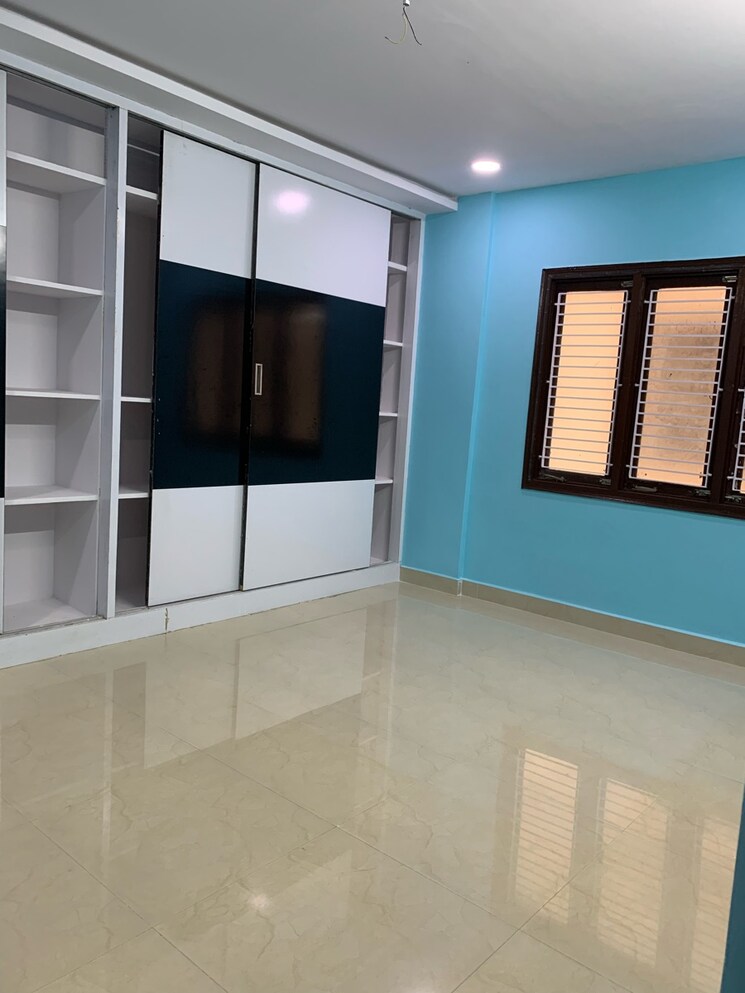 Room, madhura nagar 3 Bedroom 1900 Sq.Ft. Apartment In Madhura Nagar Vijayawada 9085305