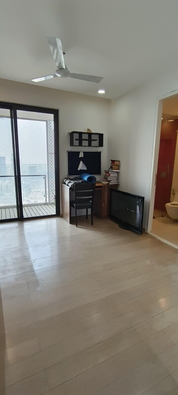 Room in 4 BHK Apartment at Lodha Evoq, Wadala – for Rent