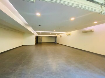 Room in 4 BHK Apartment at Malabar Apartments, Malabar Hill – for Rent