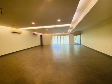 Room in 4 BHK Apartment at Malabar Apartments, Malabar Hill – for Rent