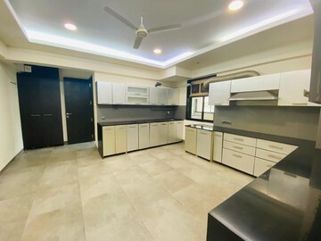 Living Room in 4 BHK Apartment at Malabar Apartments, Malabar Hill – for Rent