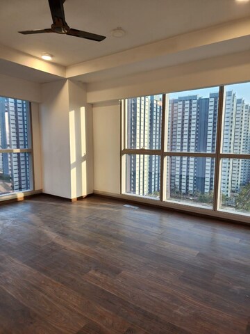 Room in 4 BHK Apartment at Bombay Realty Island City Centre II, Dadar East – for Rent