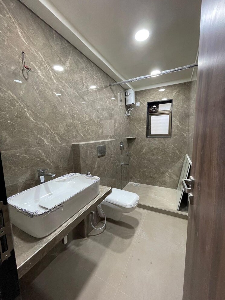 Bathroom, dheeraj-celestial 3 Bedroom 1300 Sq.Ft. Apartment In Bandra West Mumbai 9085343