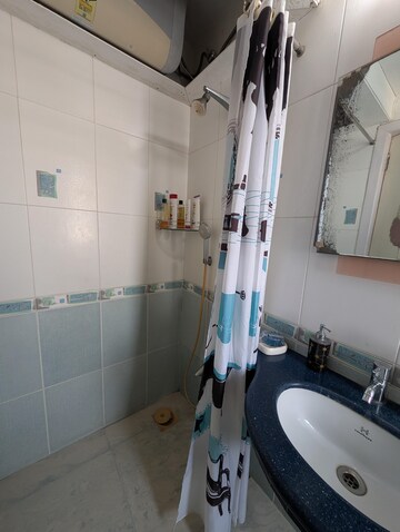 Bathroom in 4 BHK Apartment at Prabhadevi CHS, Prabhadevi – for Rent