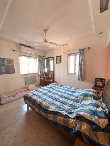 Bedroom in 4 BHK Apartment at Prabhadevi CHS, Prabhadevi – for Rent