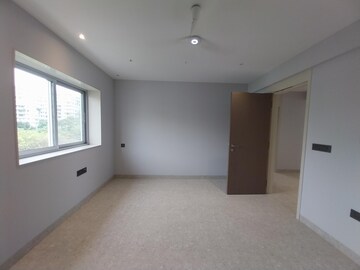 Room in 4 BHK Apartment at Malabar Hill – for Rent