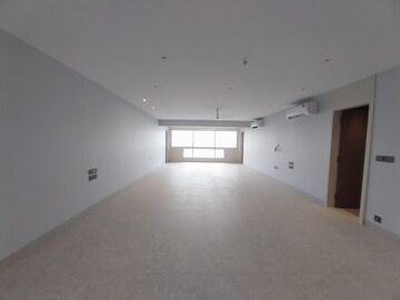 Room in 4 BHK Apartment at Malabar Hill – for Rent