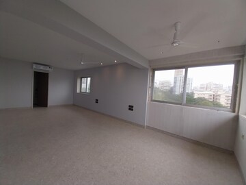 Room in 4 BHK Apartment at Malabar Hill – for Rent