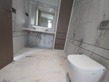 Bathroom in 4 BHK Apartment at Malabar Hill – for Rent