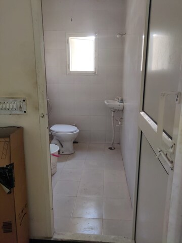 Bathroom in 1 RK Independent House at Parsvnath Plaza 27, Sector 27 – for Rent