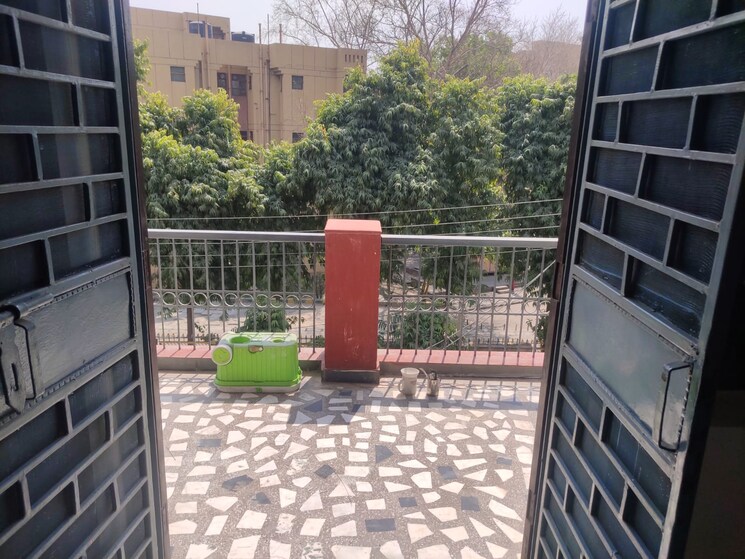 Balcony, parsvnath-plaza-27 1 RK 450 Sq.Ft. Independent House In Sector 27 Noida 9085366