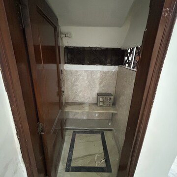 Furnished Amenities in 2 BHK Builder Floor at South Extension I – for Rent