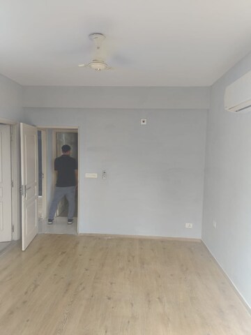 Room in 3 BHK Villa at Raheja Vedaanta, Sector 108 – for Rent