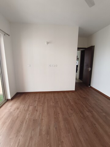Room in 3 BHK Apartment at Shapoorji Pallonji Joyville Gurgaon, Sector 102 – for Rent