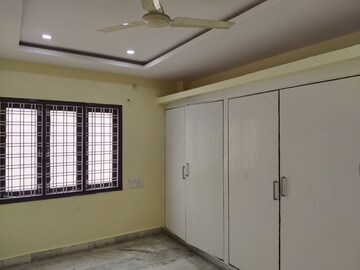 Room in 3 BHK Apartment at RS Towers Madhapur, Madhapur – for Rent