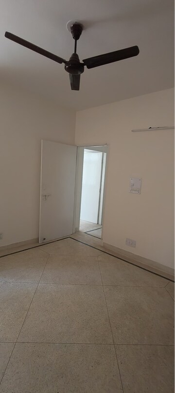 Room in 3 BHK Apartment at Sigma Apartments, Beta I Greater Noida – for Sale