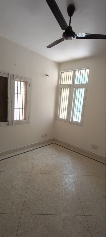 Room in 3 BHK Apartment at Sigma Apartments, Beta I Greater Noida – for Sale