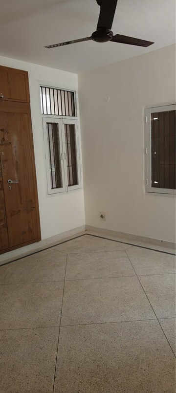 Room in 3 BHK Apartment at Sigma Apartments, Beta I Greater Noida – for Sale