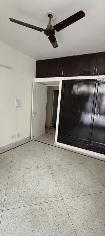 Room in 3 BHK Apartment at Sigma Apartments, Beta I Greater Noida – for Sale