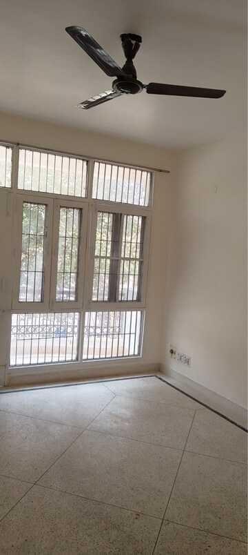 Room in 3 BHK Apartment at Sigma Apartments, Beta I Greater Noida – for Sale