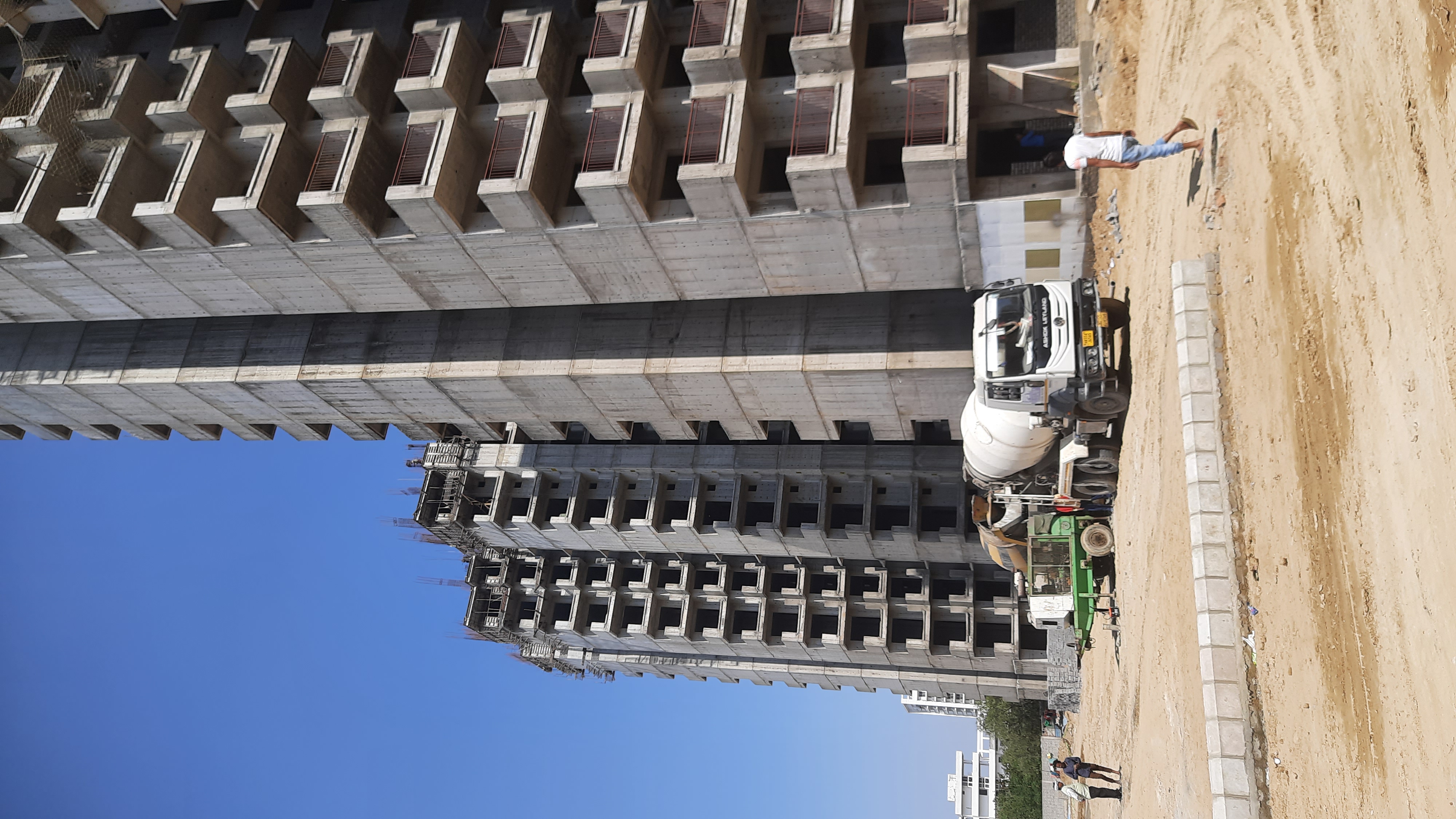 2 BHK + Study Room Apartment For Sale in Pareena Om Apartments