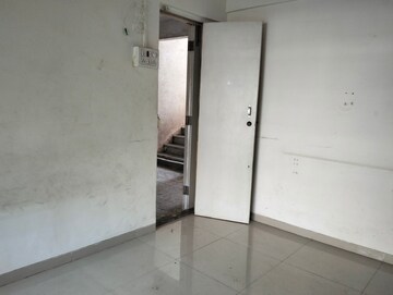 Room in 1 RK Apartment at Vasant Valley Complex, Malad East – for Rent