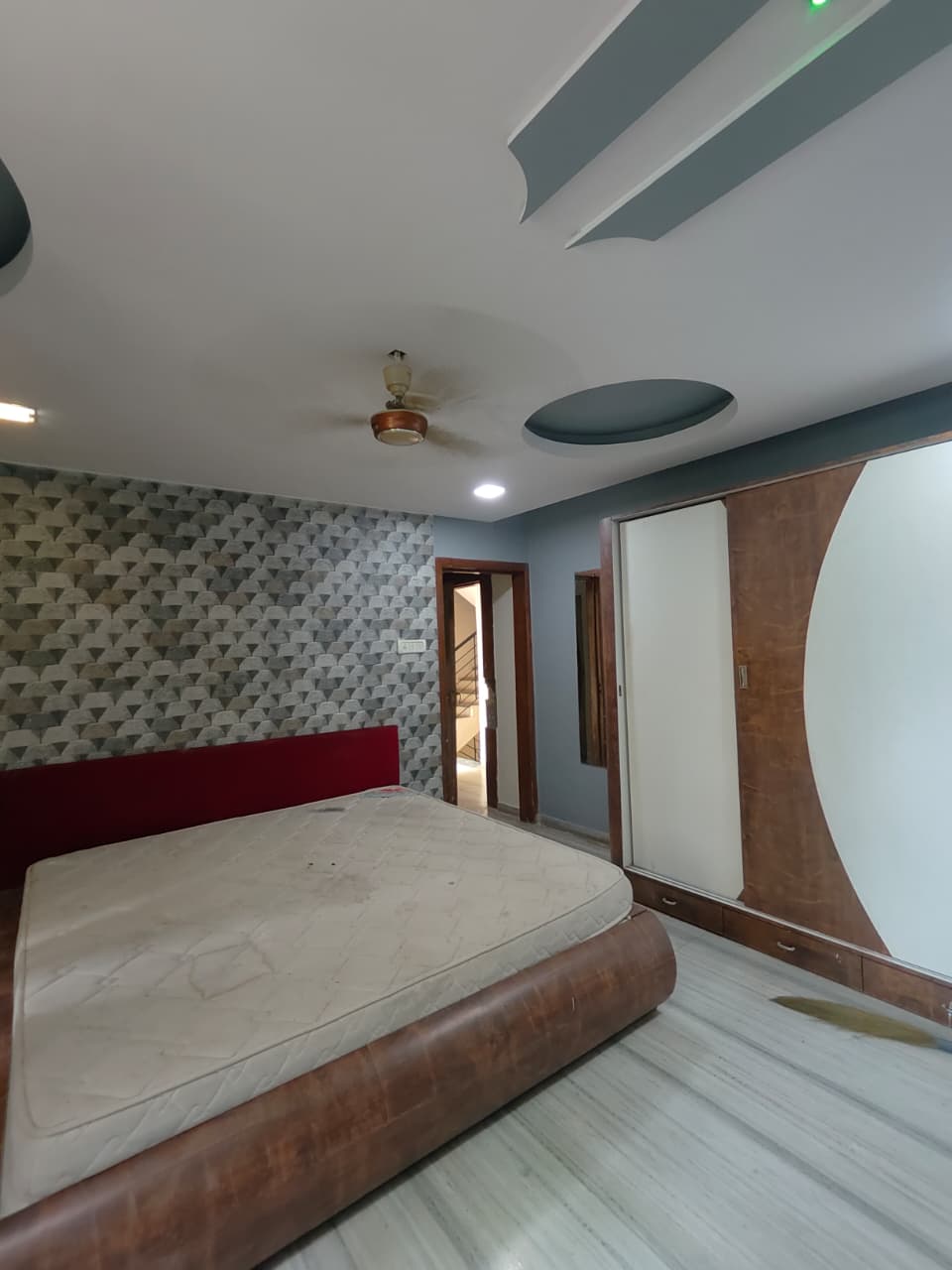 2 BHK + Extra Room Apartment For Rent in Flower Valley Complex
