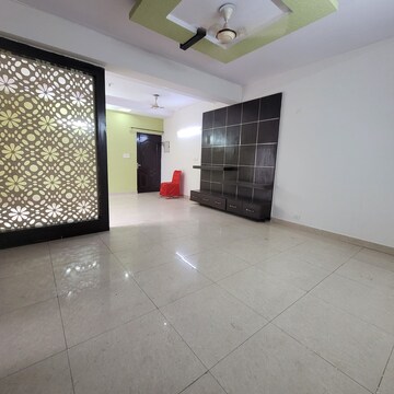 Room in 3 BHK Apartment at Crossing Republik, Crossing Republic – for Sale