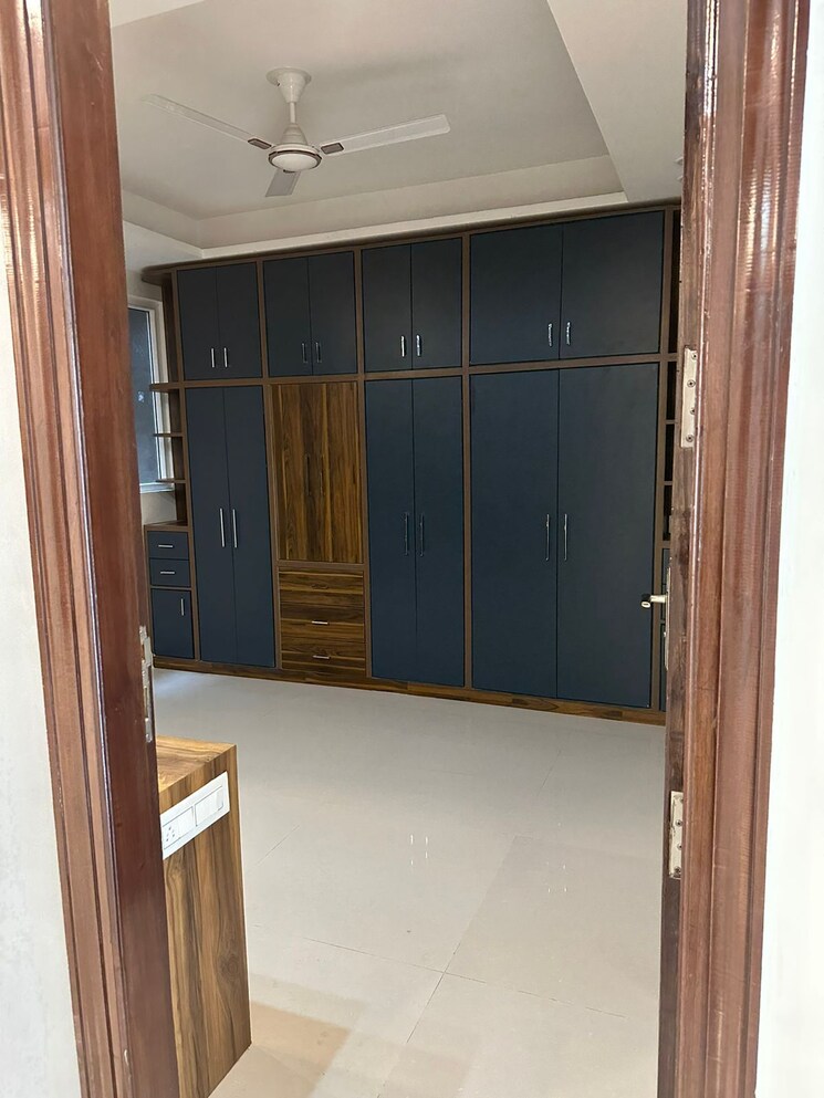 Room, sushant lok i 4 Bedroom 4500 Sq.Ft. Builder Floor In Sushant Lok I Gurgaon 9083294