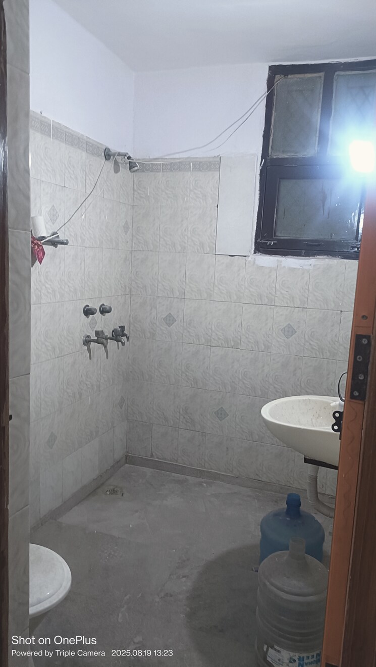 Bathroom, ashoka-enclave-3 3 Bedroom 1450 Sq.Ft. Builder Floor In Sector 35 Faridabad 9085546