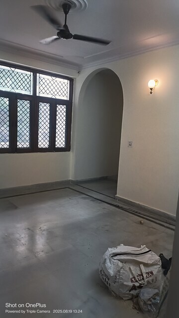 Room in 3 BHK Builder Floor at Ashoka Enclave 3, Sector 35 – for Rent
