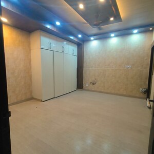 Room in 4 BHK Builder Floor at South Extension ii – for Sale