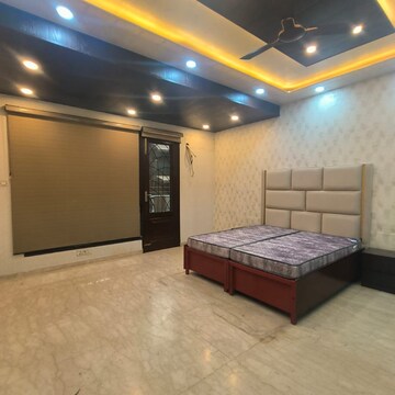 Room in 4 BHK Builder Floor at South Extension ii – for Sale