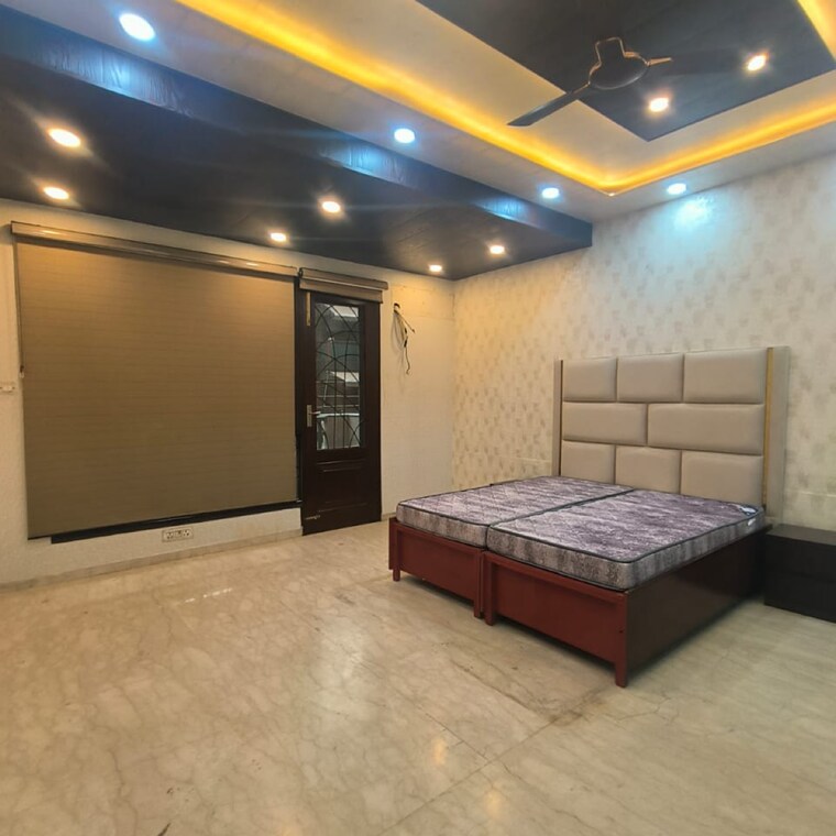 Room, south extension ii 4 Bedroom 4500 Sq.Ft. Builder Floor In South Extension ii Delhi 9085608