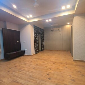Room in 4 BHK Builder Floor at South Extension ii – for Sale