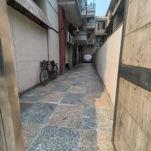 Parking in 4 BHK Builder Floor at South Extension ii – for Sale