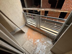 Furnished Amenities in 2 BHK Apartment at Sector 73 – for Sale