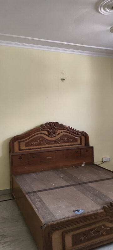 Furnished Amenities in 2 BHK Independent House at RWA Apartments Sector 52, Sector 52 – for Rent