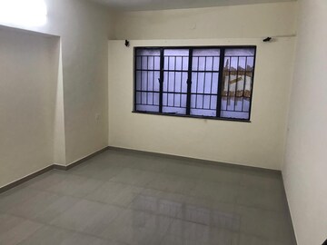 Room in 2 BHK Apartment at Silver Chambers, Hadapsar – for Sale