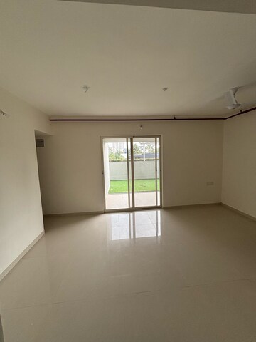 Room in 3 BHK Apartment at Sukhwani Hermosa Casa, Mundhwa – for Rent
