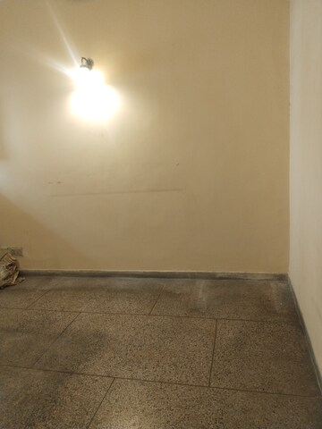 Room in 3 BHK Builder Floor at Sheikh Sarai – for Rent