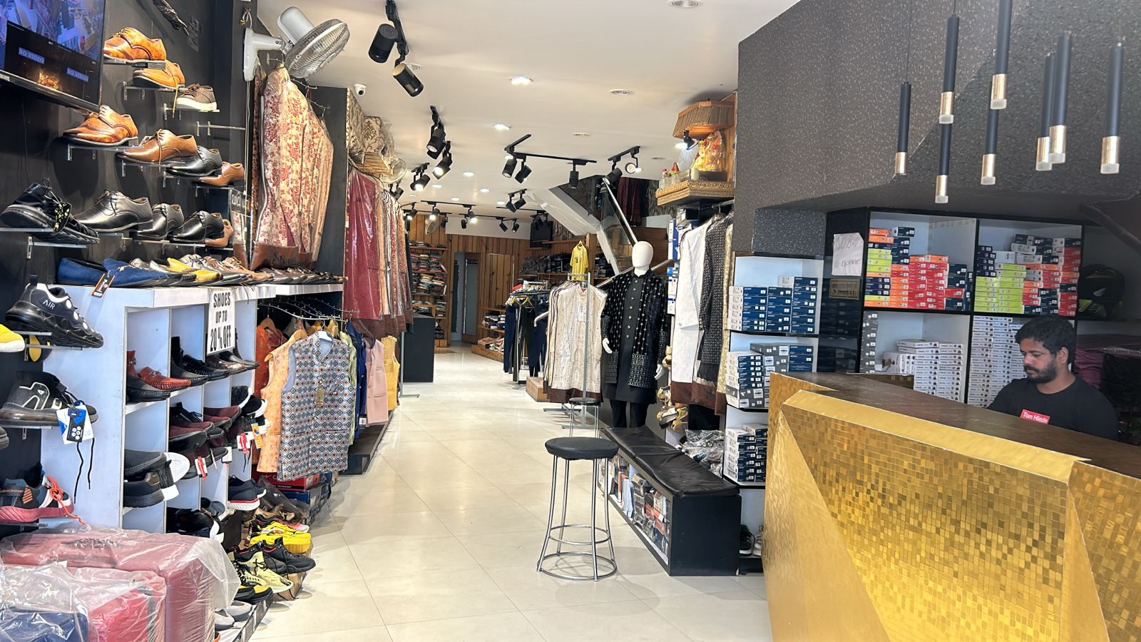 Retail Shop For Rent in Aashiyana Star Properties