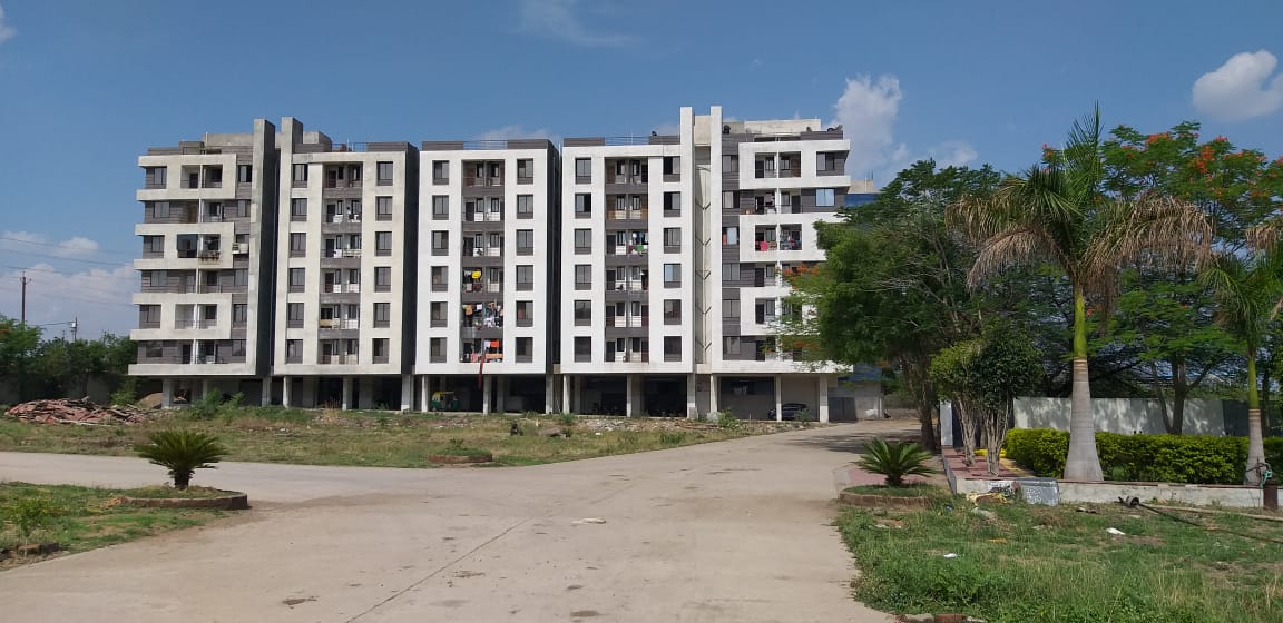 3 BHK + Servant Room Apartment For Sale in Rau Pitampur Road