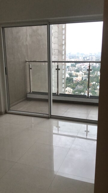 Room in 2 BHK Apartment at Runwal The Central Park, Chinchwad – for Rent