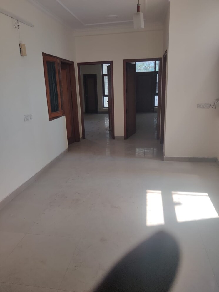 Room, green park extension 6+ Bedroom 400 Sq.Yd. Independent House In Green Park Extension Delhi 9085695