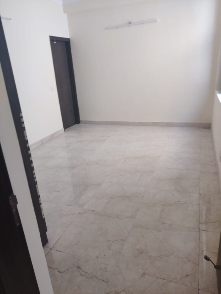 Room, green park extension 6+ Bedroom 400 Sq.Yd. Independent House In Green Park Extension Delhi 9085695