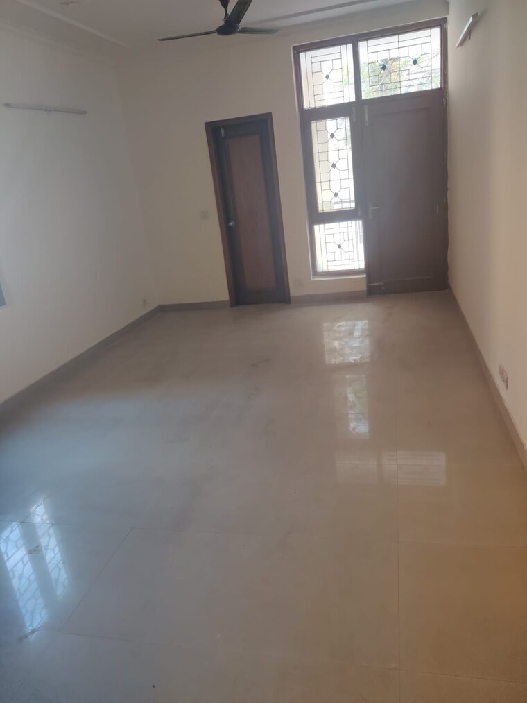 Room, green park extension 6+ Bedroom 400 Sq.Yd. Independent House In Green Park Extension Delhi 9085695