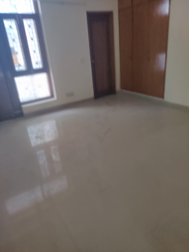 Room, green park extension 6+ Bedroom 400 Sq.Yd. Independent House In Green Park Extension Delhi 9085695