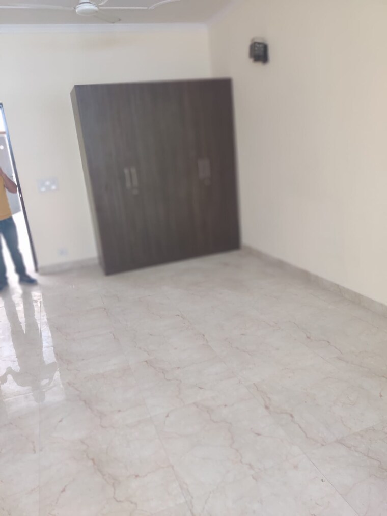 Room, green park extension 6+ Bedroom 400 Sq.Yd. Independent House In Green Park Extension Delhi 9085695