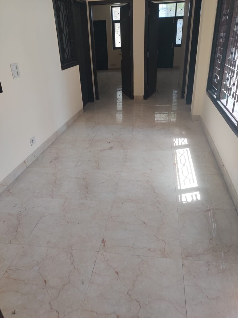 Room, green park extension 6+ Bedroom 400 Sq.Yd. Independent House In Green Park Extension Delhi 9085695